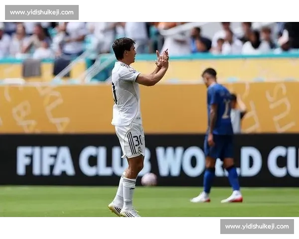 阿诺德揭秘皇马更衣室新生态：贝林在场时队友自动切换英语模式