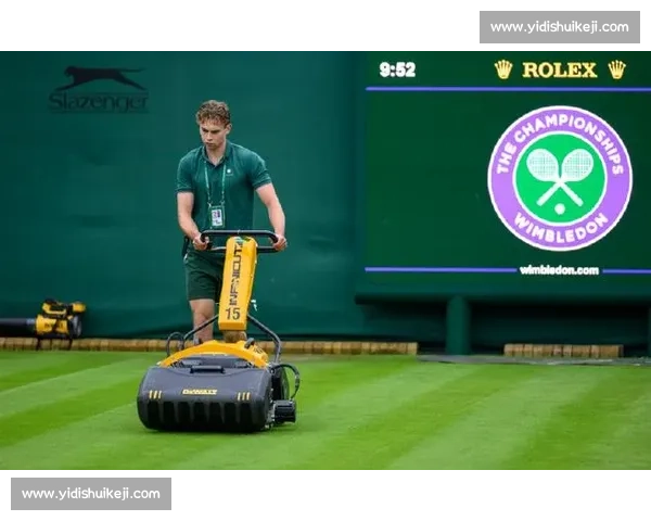 温网「雨布魔法」：百年草地的守护者